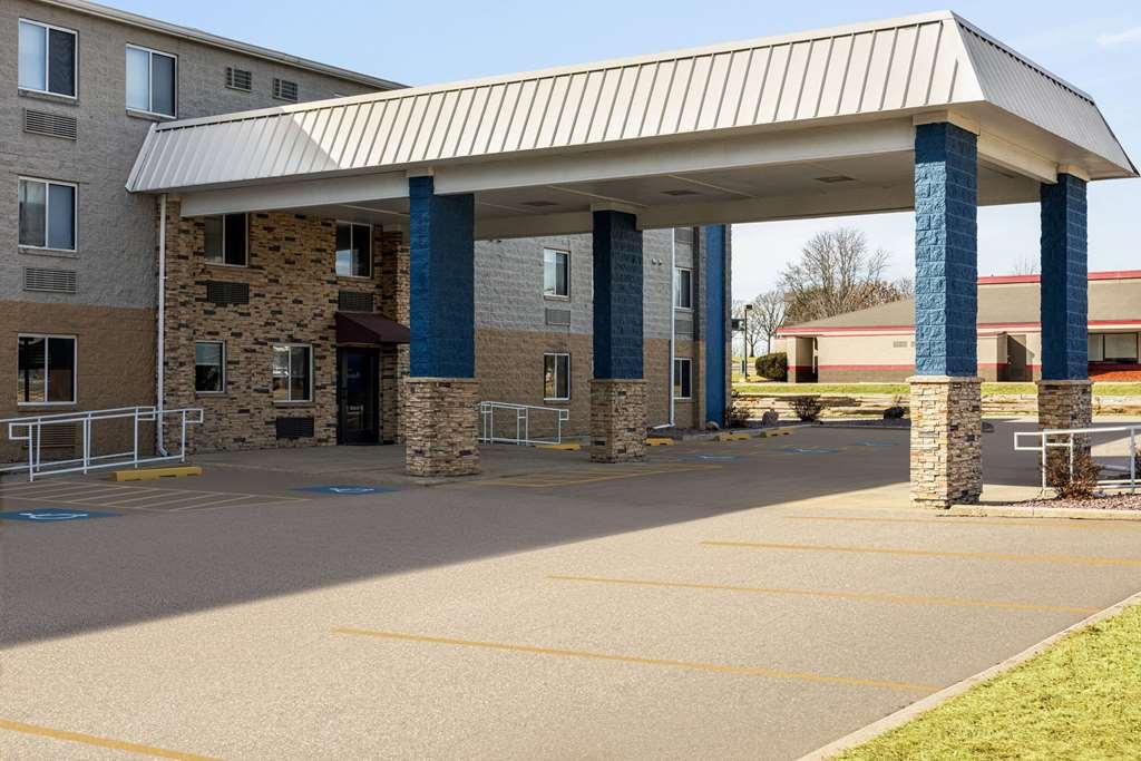 Americinn By Wyndham Madison Wi Exterior foto